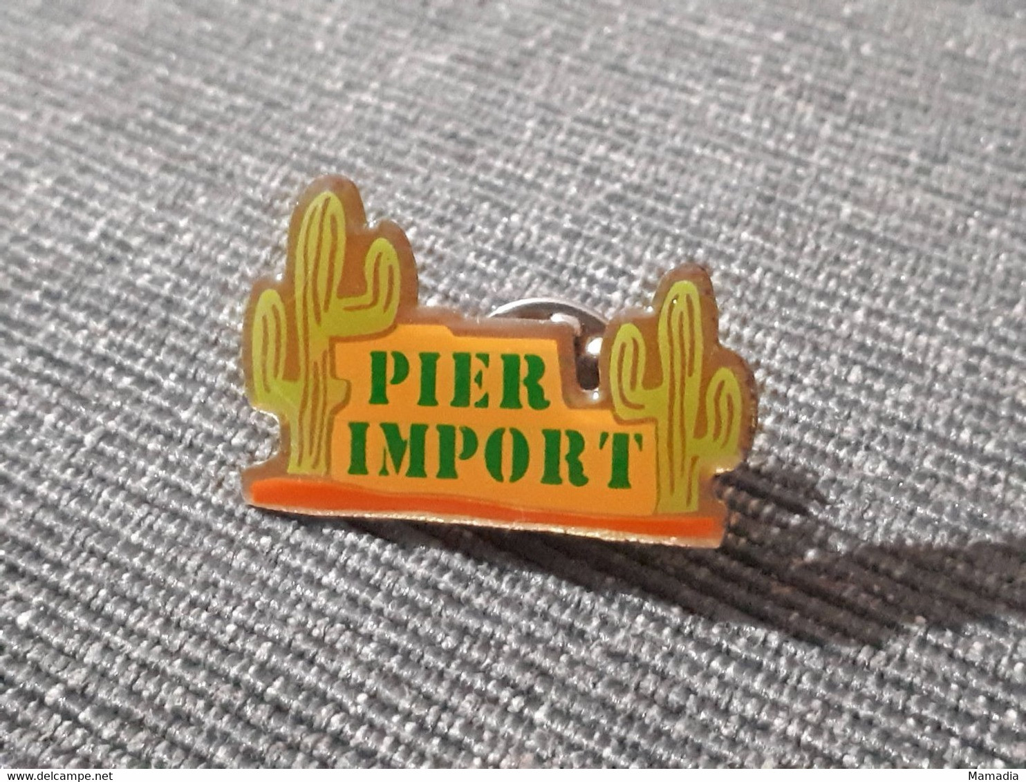 PIN'S PINS PIER IMPORT DECO MEUBLES MAGASIN - Trademarks