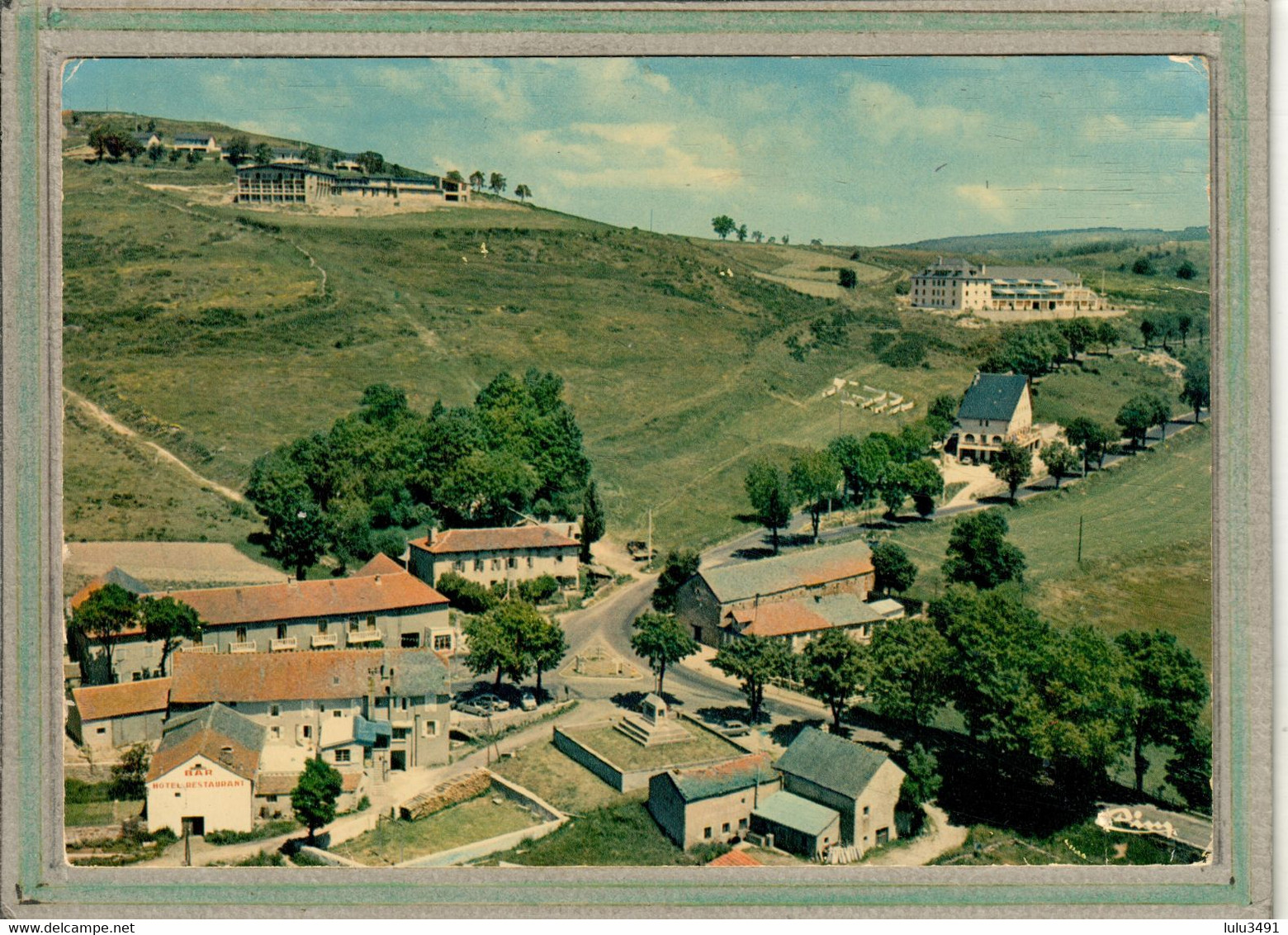 CPSM (48) CHATEAUNEUF-de-RANDON - Vue Aérienne D'un Quartier Du Bourg En 1980 - Chateauneuf De Randon