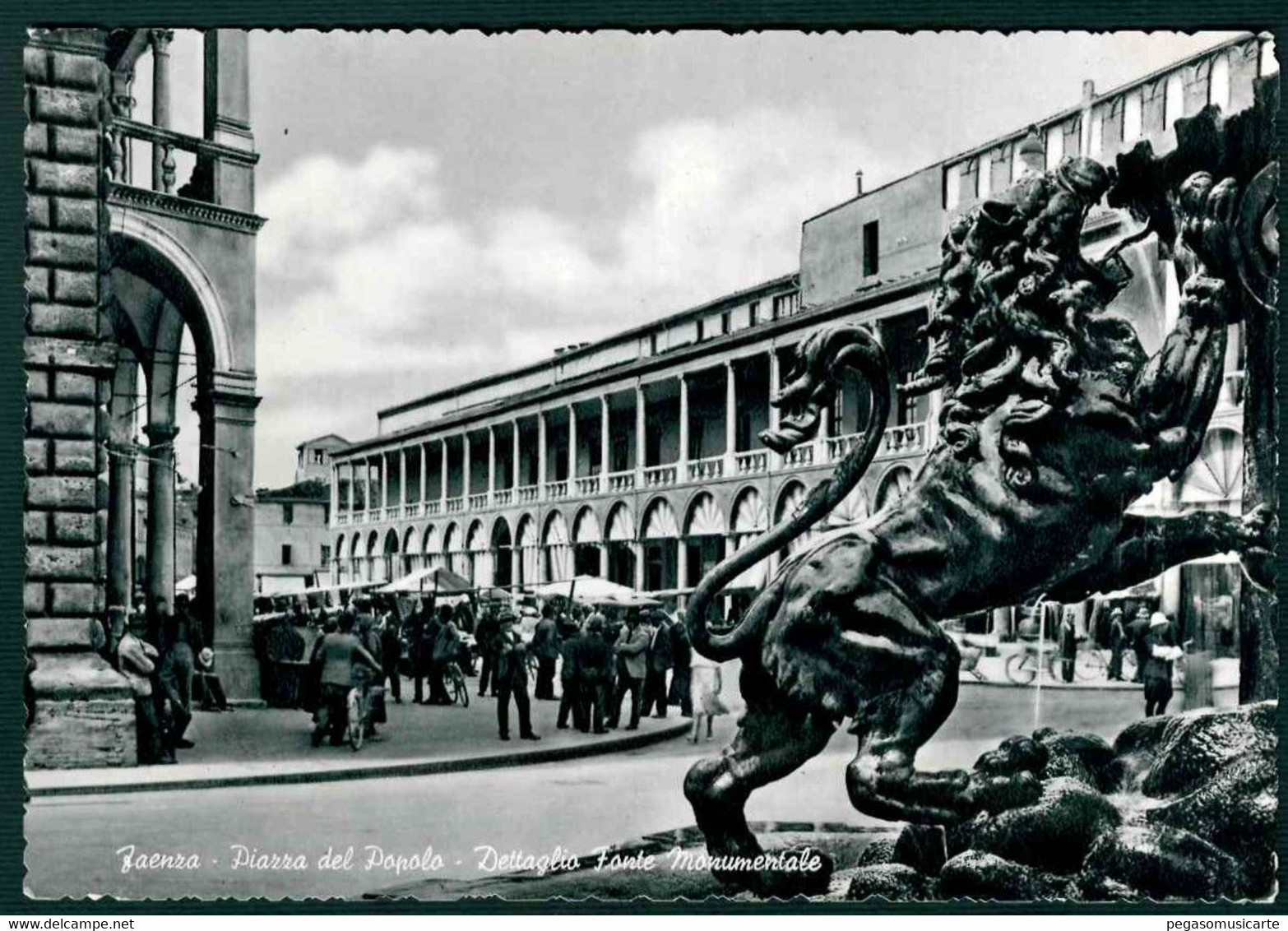 CLS096 - FAENZA PIAZZA DEL POPOLO - DETTAGLIO FONTE MONUMENTALE ANIMATA 1950 CIRCA - Faenza