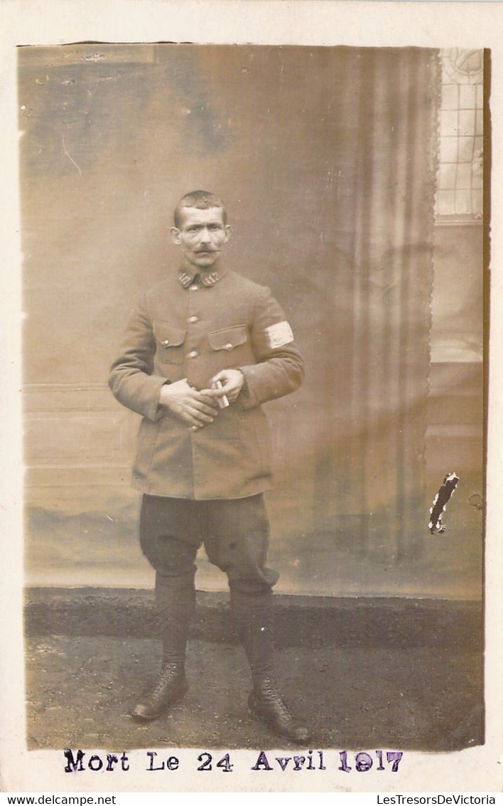 MILITARIA - Un Militaire Mort Le 24 Avril 1917 -  Carte Postale Ancienne - Uniformi