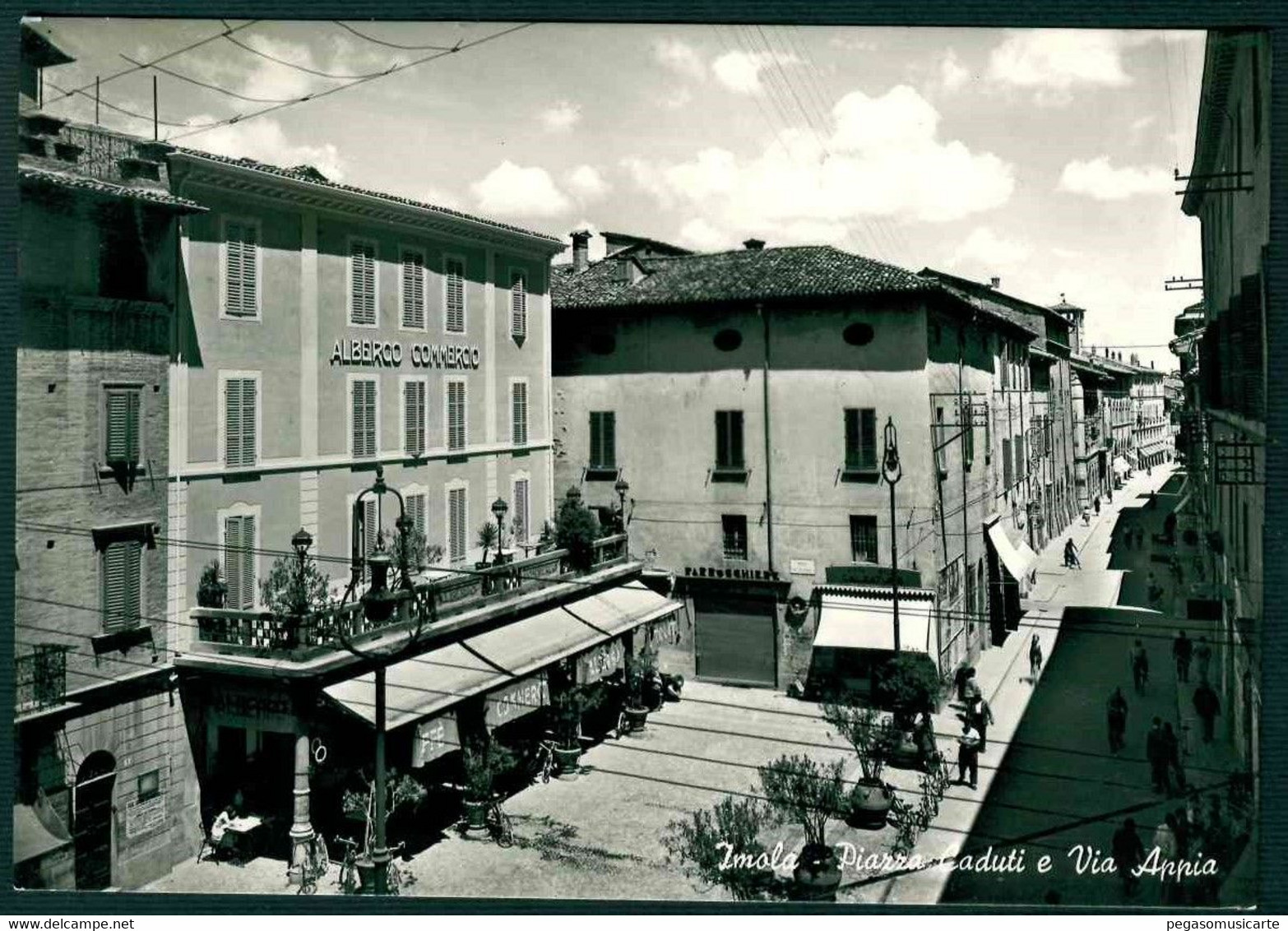 CLS109 - IMOLA PIAZZA CADUTI E VIA APPIA ANIMATA 1967 - Imola