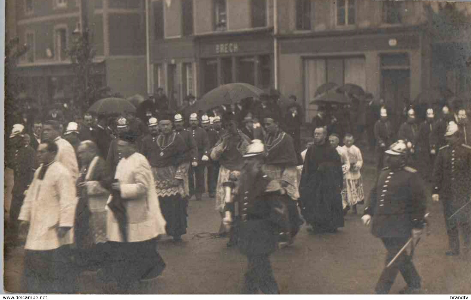 57 HAYANGE Cérémonies En Présence De Religieux Et Pompiers   Carte Photo ...Belle Animation !!! - Hayange