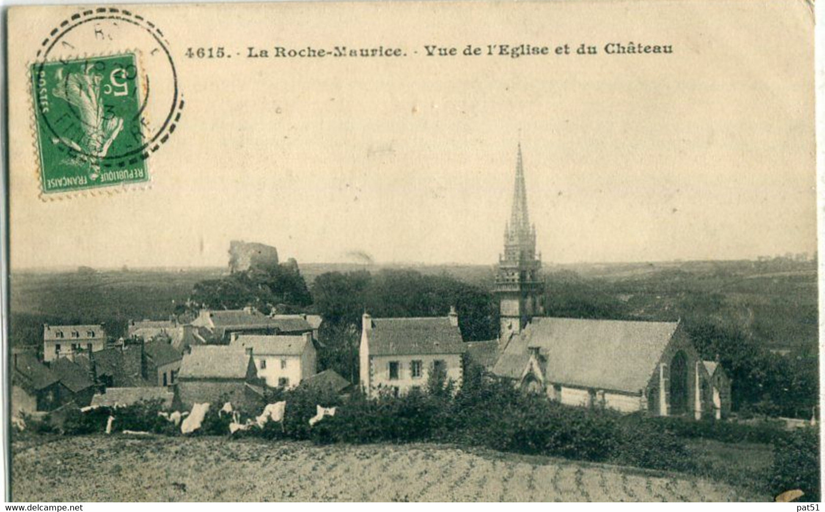 29 - La Roche Maurice : Vue De L' Eglise Et Du Château - La Roche-Maurice