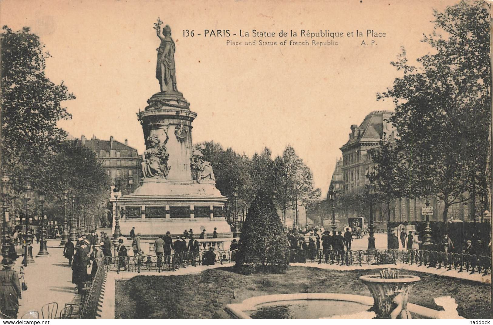 PARIS : LA STATUE DE LA REPUBLIQUE ET LA PLACE - Statues