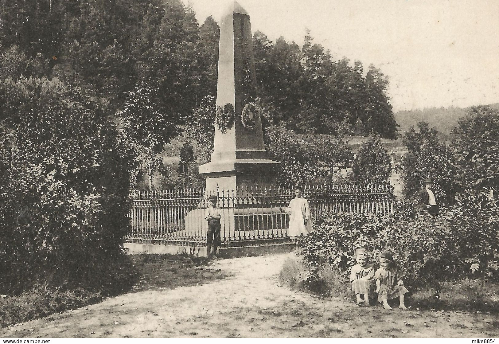 F2303   CPA  BROUVELIEURES (Vosges)  Monument élevé à La Mémoire Du Corps Franc Des Vosges Commandé En 1870 .... - Brouvelieures