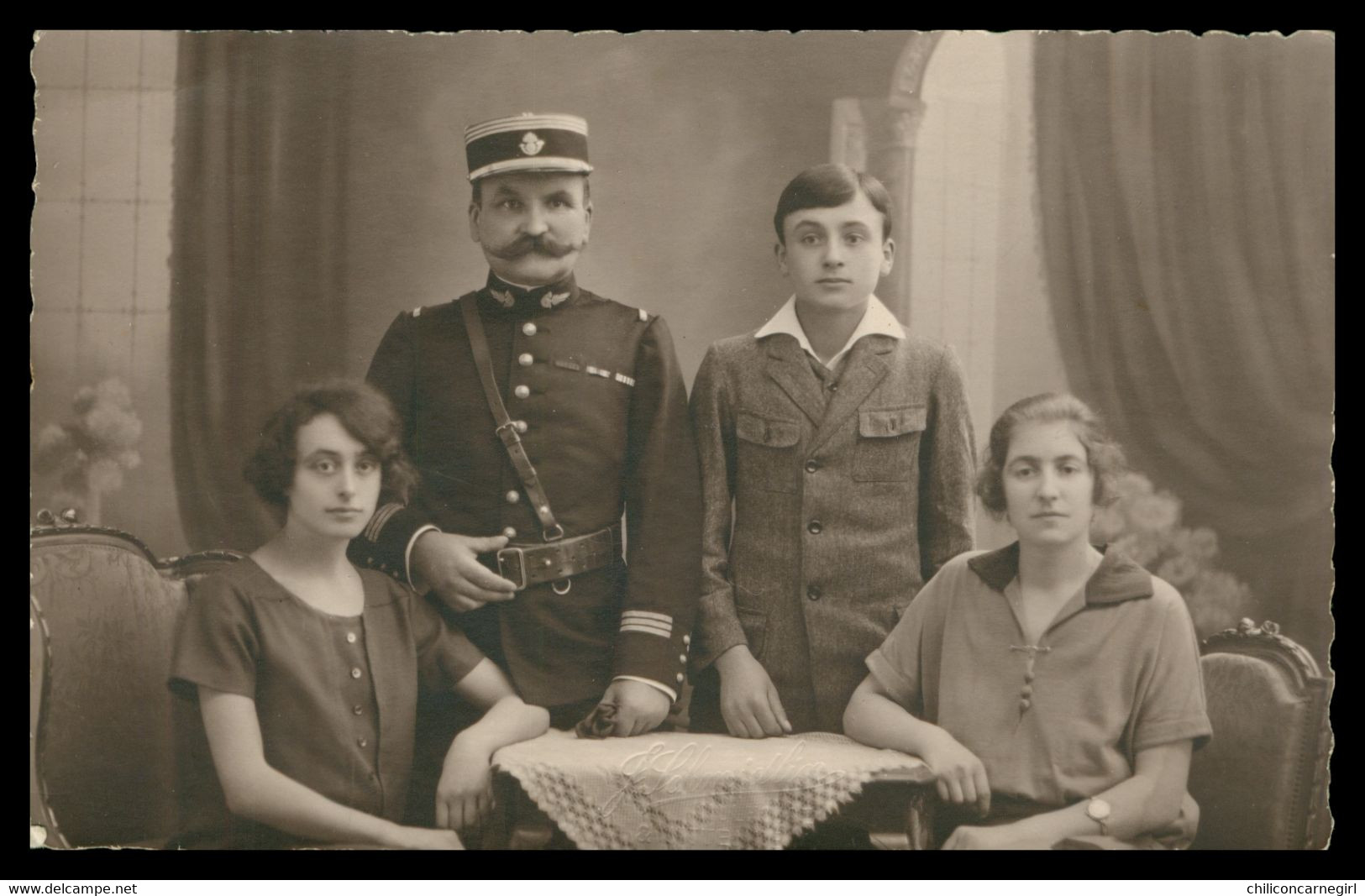 * Cp Photo - JULES SCHMIDLIN à WITTENHEIM - Douanier Français Avec Sa Femme Et Ses Enfants - Contrôleur Principal - 1926 - Wittenheim