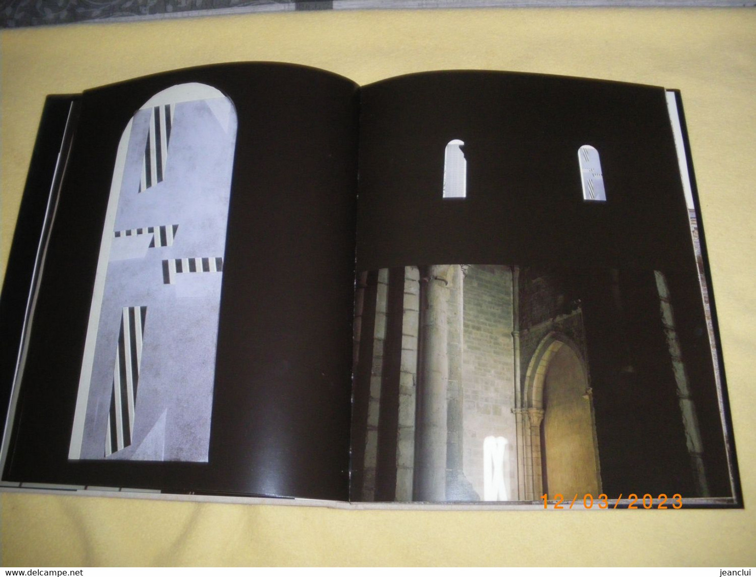 LES VERRERIES DE L'EGLISE ABBATIALE CISTECIENNE NOTRE-DAME D'ACEY par RICARDON . 1999 - 80 PAGES NOMBREUSES PHOTOS