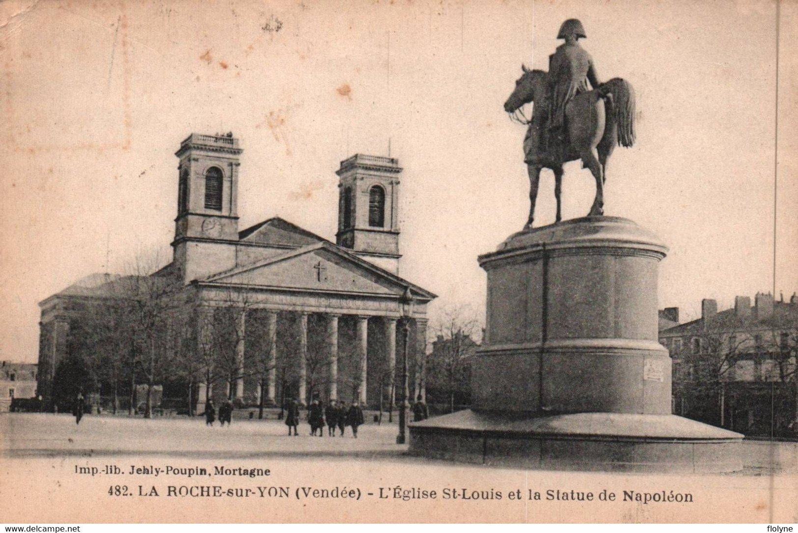 La Roche Sur Yon - L'église St Louis Et La Statue De Napoléon - La Roche Sur Yon