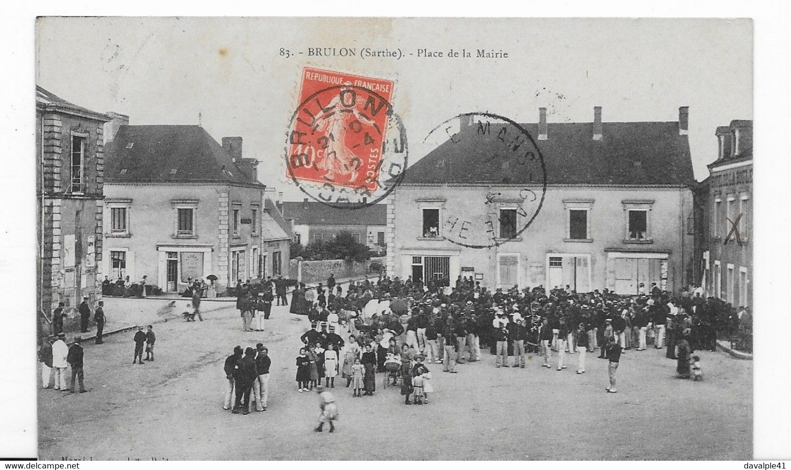 72    BRULON   PLACE DE LA MAIRIE     TRES   BELLE ANIMATION    2 SCANS - Brulon