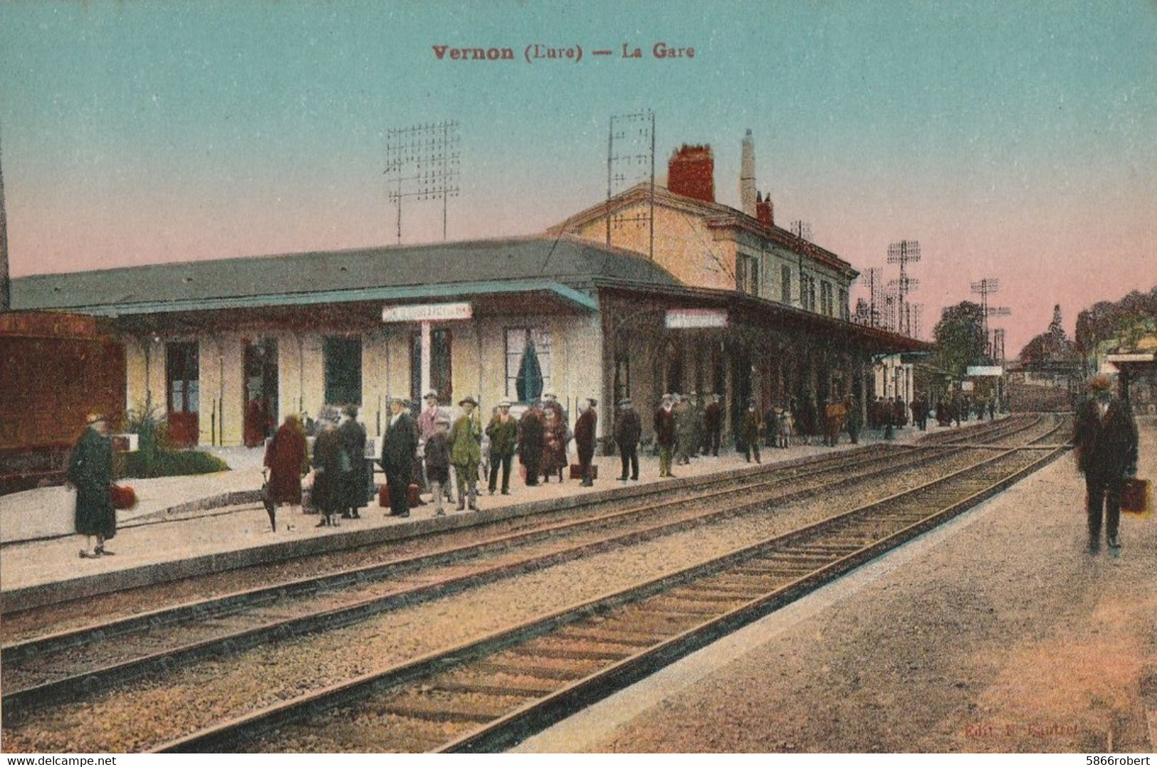 CARTE POSTALE ORIGINALE ANCIENNE : VERNON  ATTENTE DU TRAIN DES VOYAGEURS EN GARE ANIMEE EURE (27) - Stazioni Senza Treni