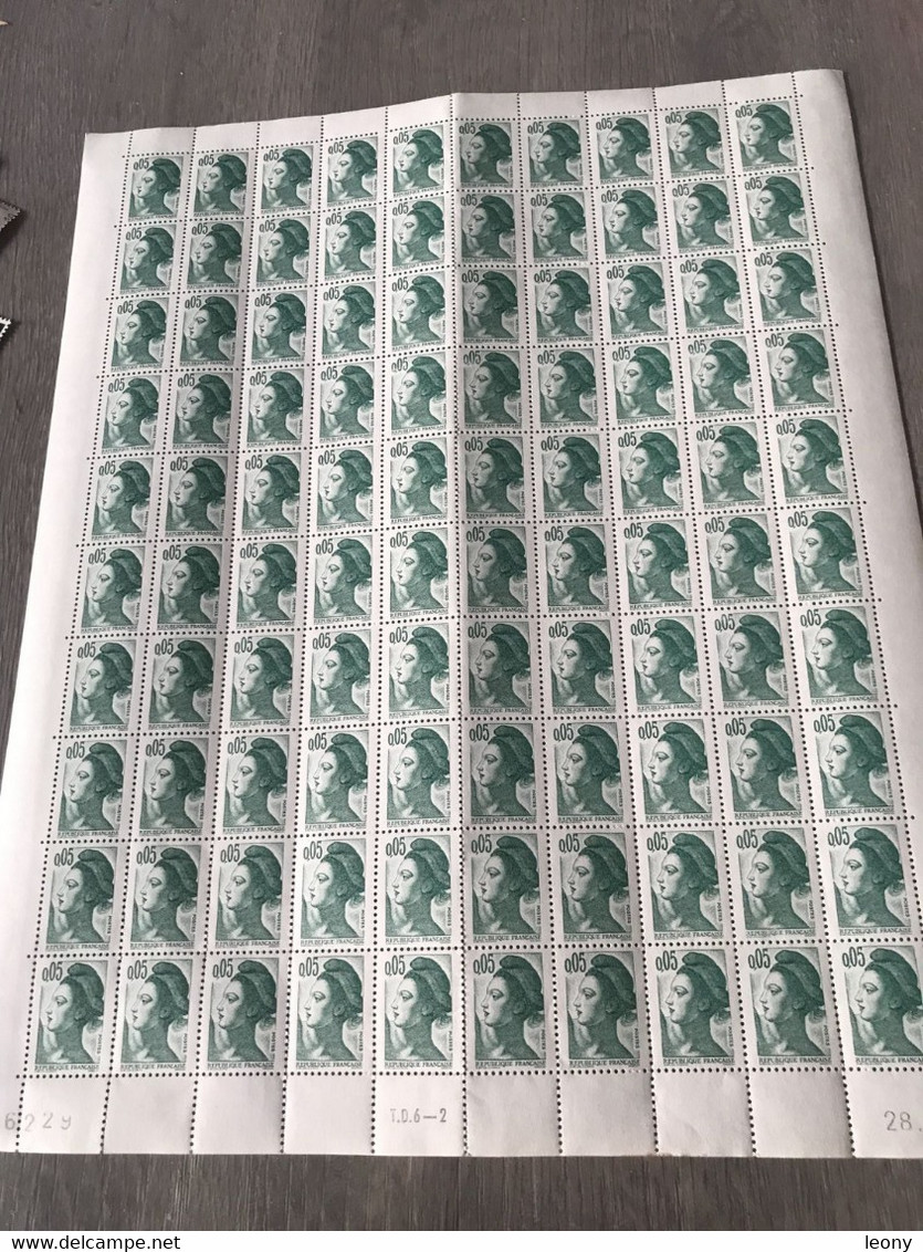 LOT  de  1000   TIMBRES de   DIVERS PAYS   ... sur les PLAQUETTES et les FEUILLETS   les TIMBRES sont NEUFS**