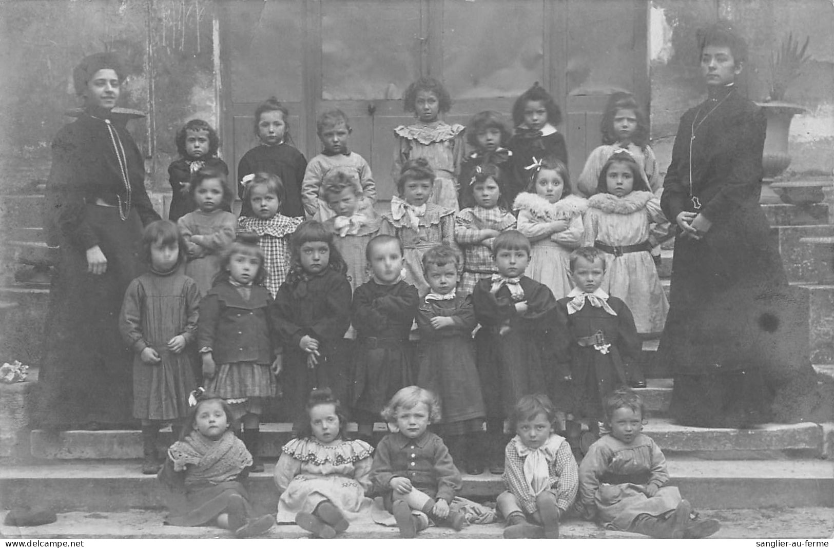 CPA 92 MONTROUGE / CARTE PHOTO / ECOLE PRIMAIRE / ENFANT / INSTITUTRICE / Ed.MAGE A Montrouge - Montrouge