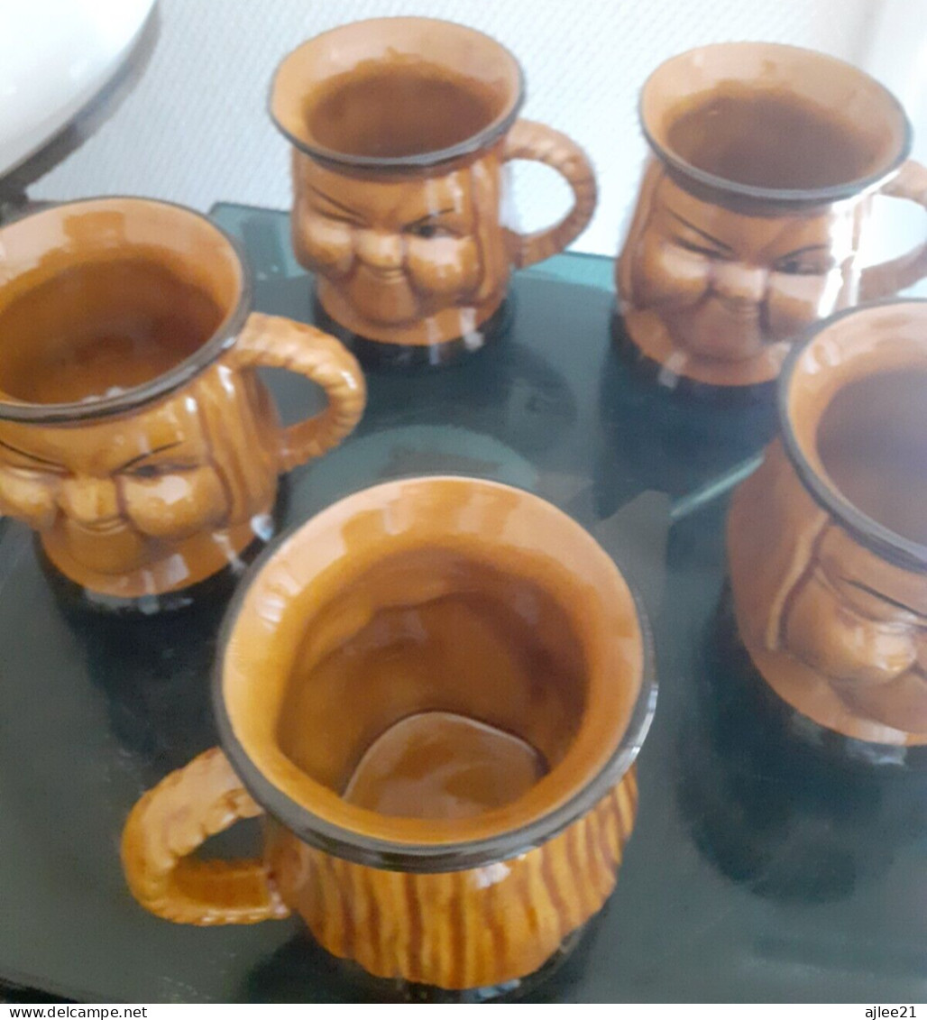 Pichet anthropomorphe Toby 5 tasses en céramique Portugal. A C Peirera.