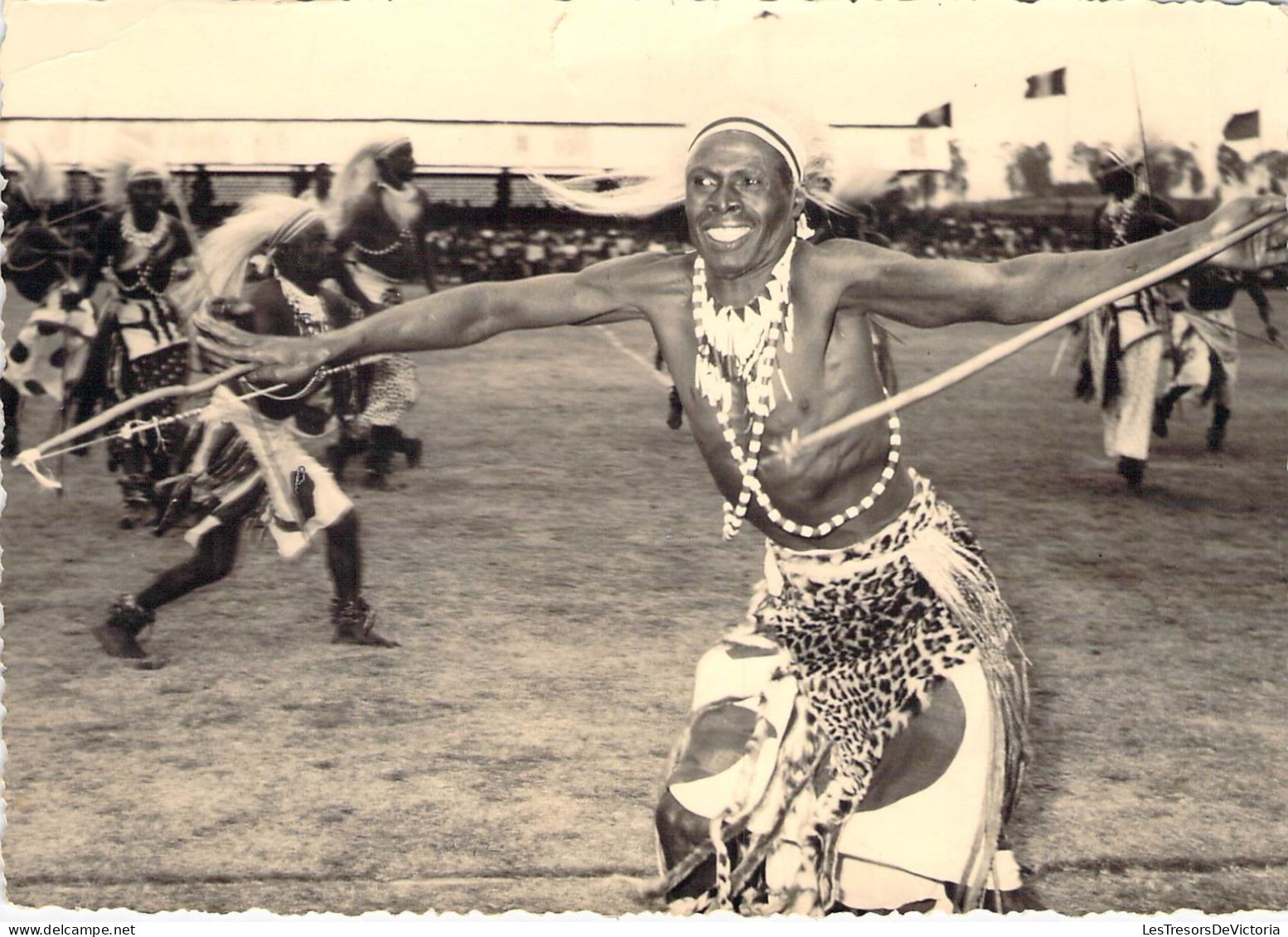 Danse - Indigènes Congolais - Danse Africaine - Arc Et Flèches - Costume Traditionnel - Photo - Carte Postale Ancienne - Dans