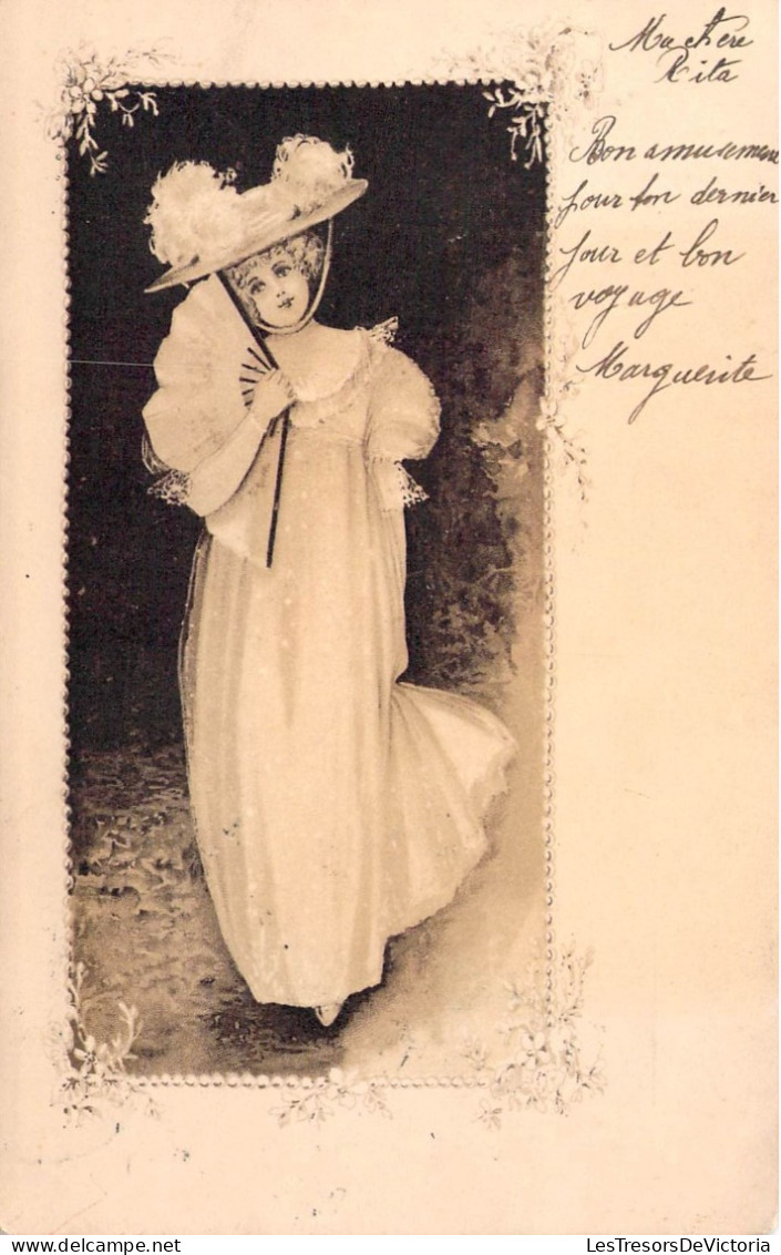 Fantaisies - Femme - Femme En Robe Longue Chapeau Et évantail - Cadre Fleuri - Carte Postale Ancienne - Donne