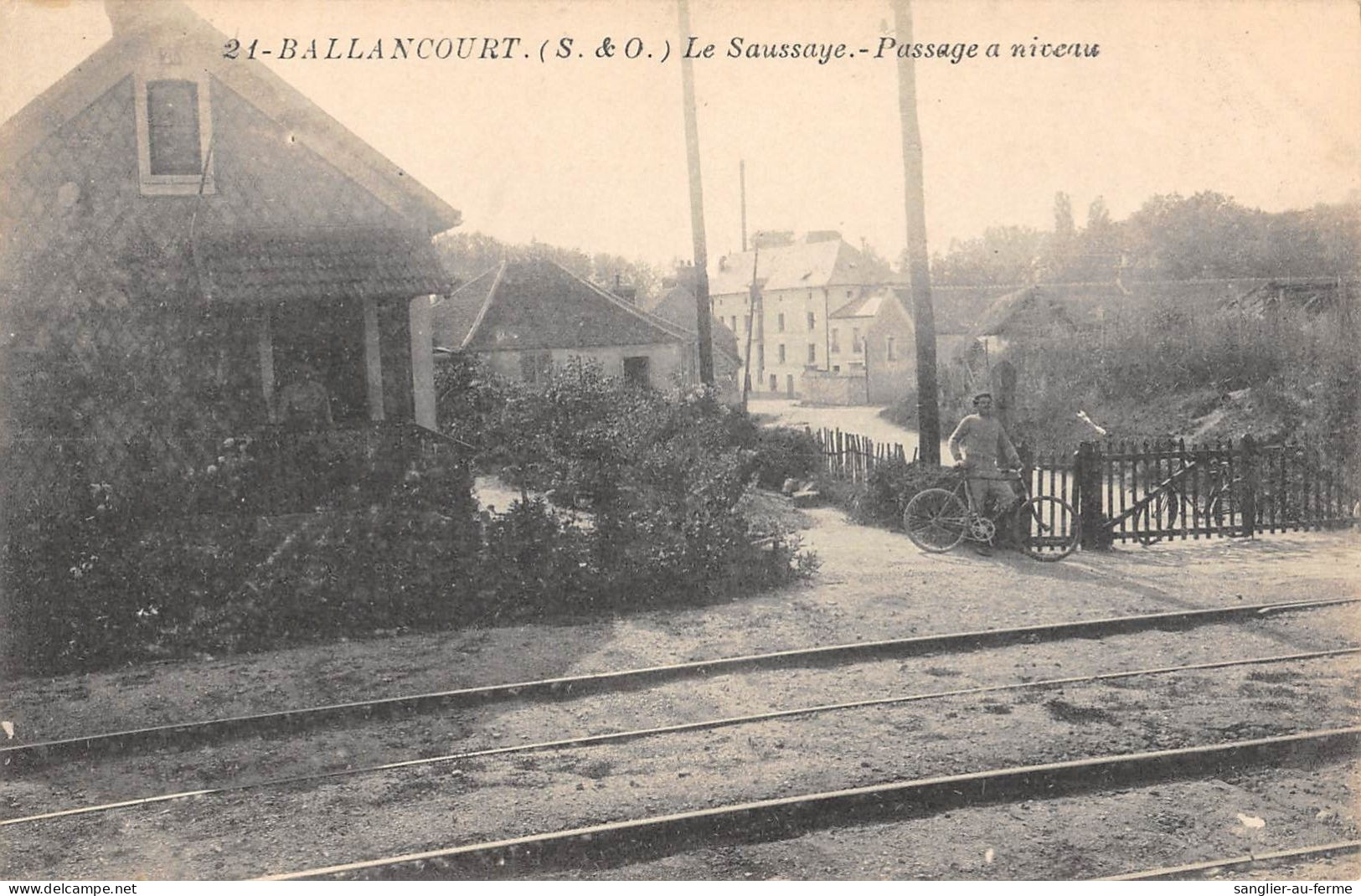 CPA 91 BALLANCOURT / LE SAUSSAYE / PASSAGE A NIVEAU - Ballancourt Sur Essonne