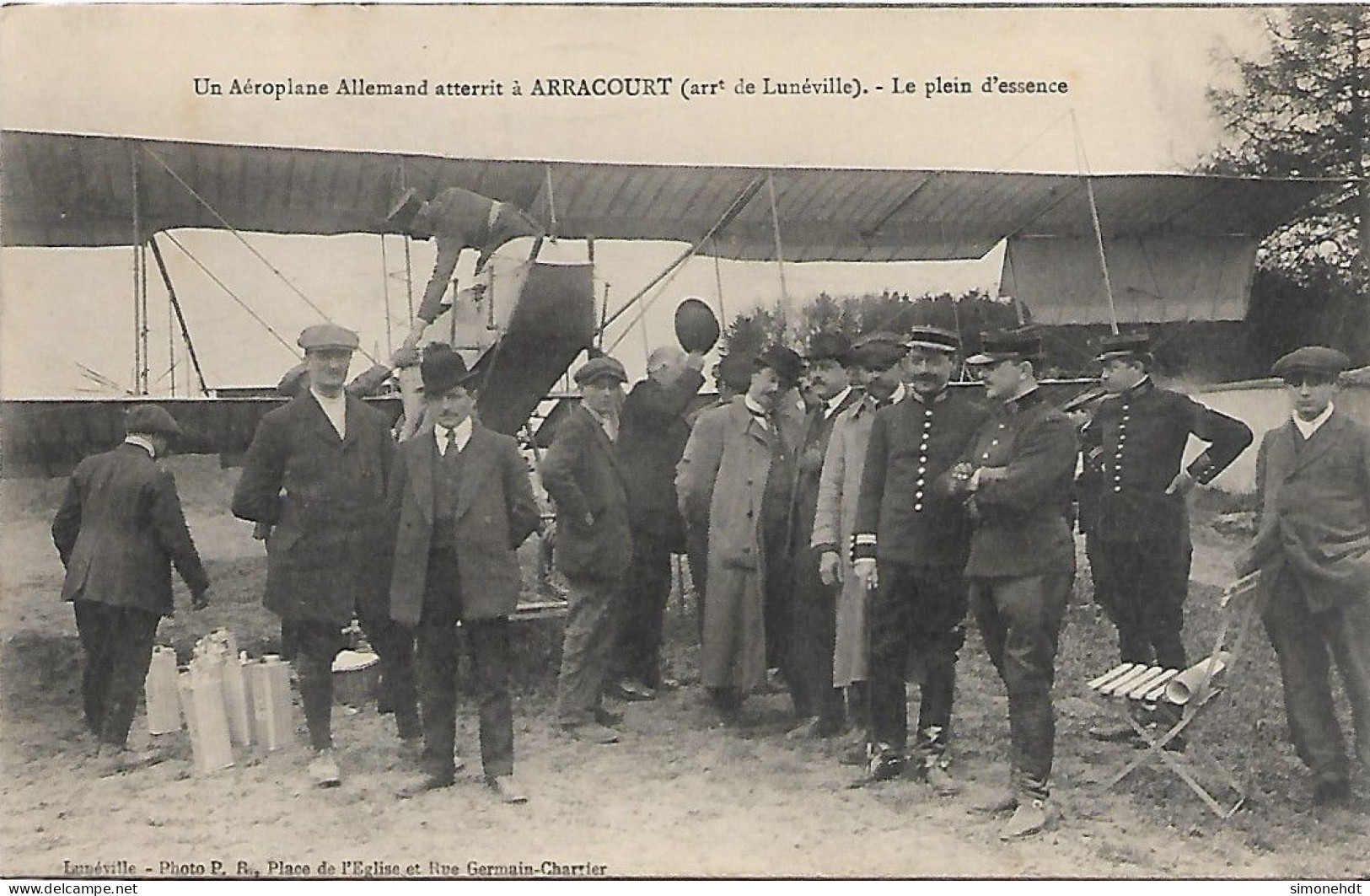 ARRAUCOURT - Un Aéroplane Allemand Attérit Pour Le Plein D"essnce - 1914-1918: 1st War