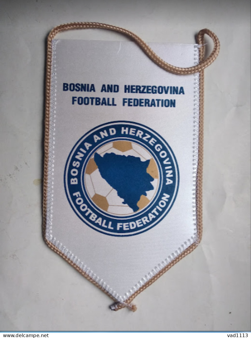 Football - Official Pennant Of The Bosnia And Herzegovina Football Federation. - Bekleidung, Souvenirs Und Sonstige