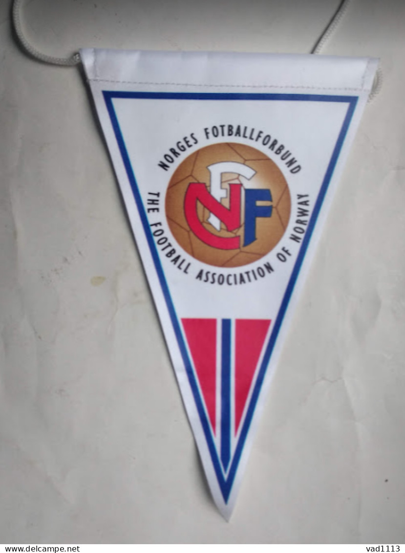 Football - Official Pennant Of The Norwegian Football Federation. - Habillement, Souvenirs & Autres