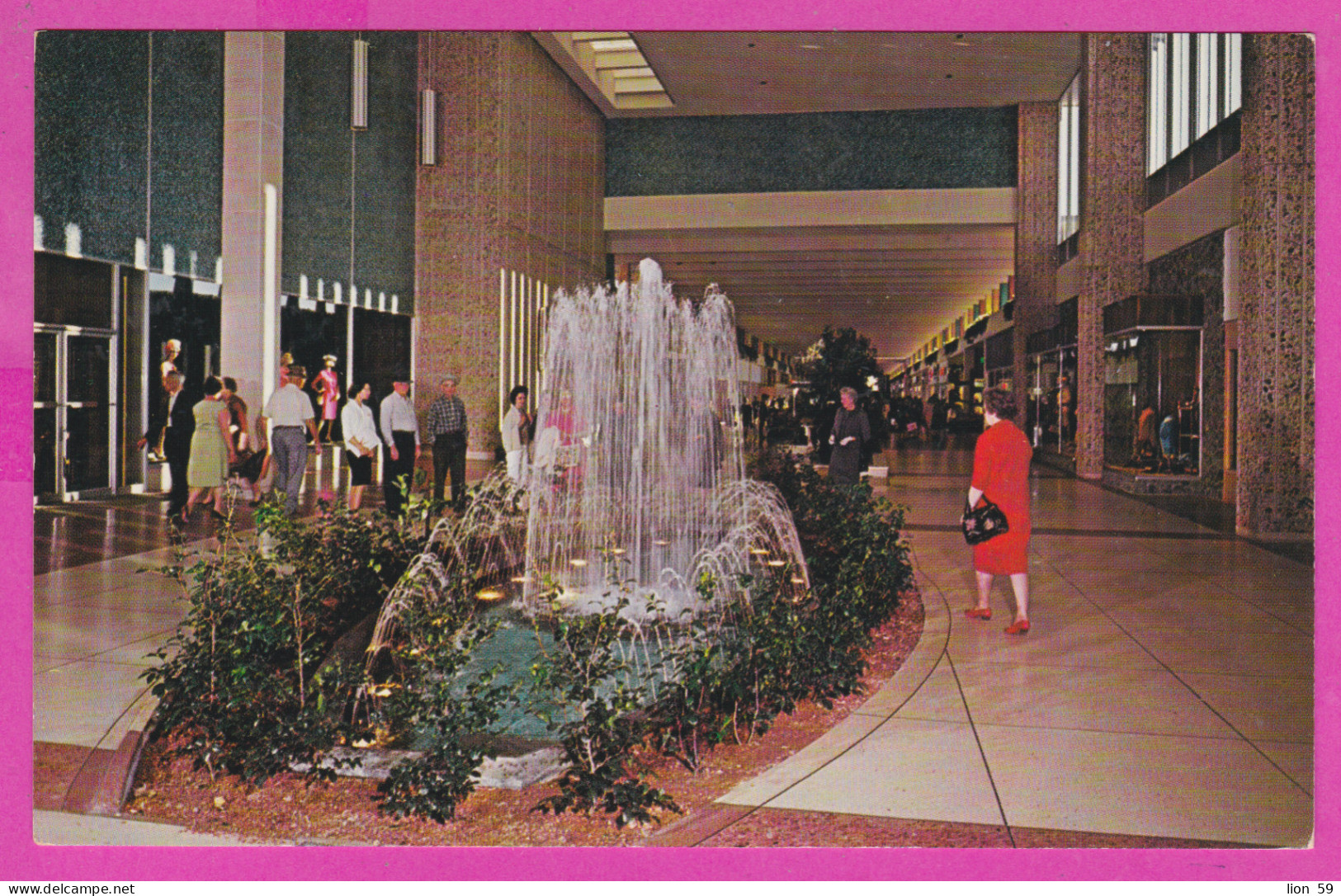 289194 / United States - Phoenix Arizona - Thomas Mall The Illuminated Playing Fountain In Thomas Mall Shopping Center P - Phönix