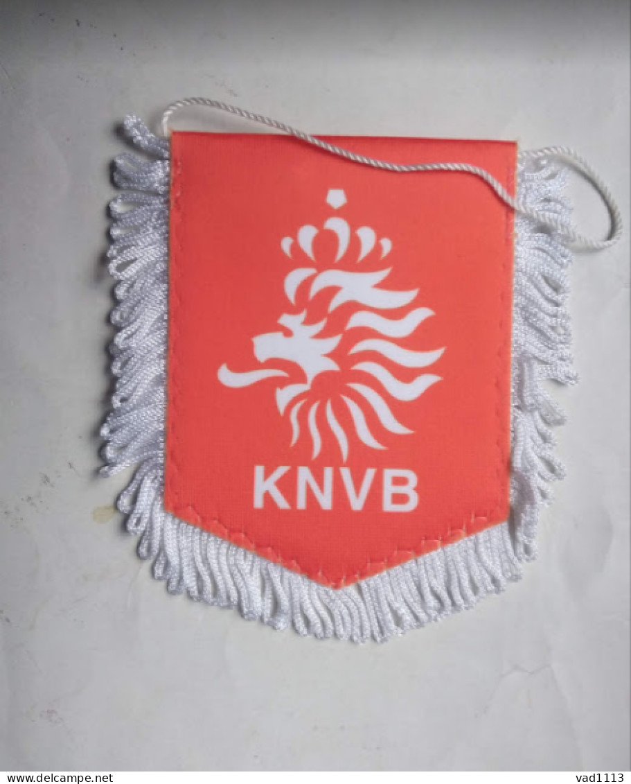 Football - Official Pennant Of The Netherlands Football Federation. - Bekleidung, Souvenirs Und Sonstige