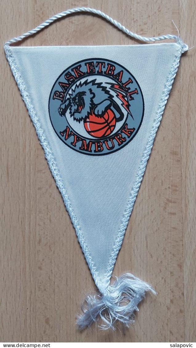 Basketball Club Nymburk Czech Republic PENNANT, SPORTS FLAG ZS 4/3 - Habillement, Souvenirs & Autres