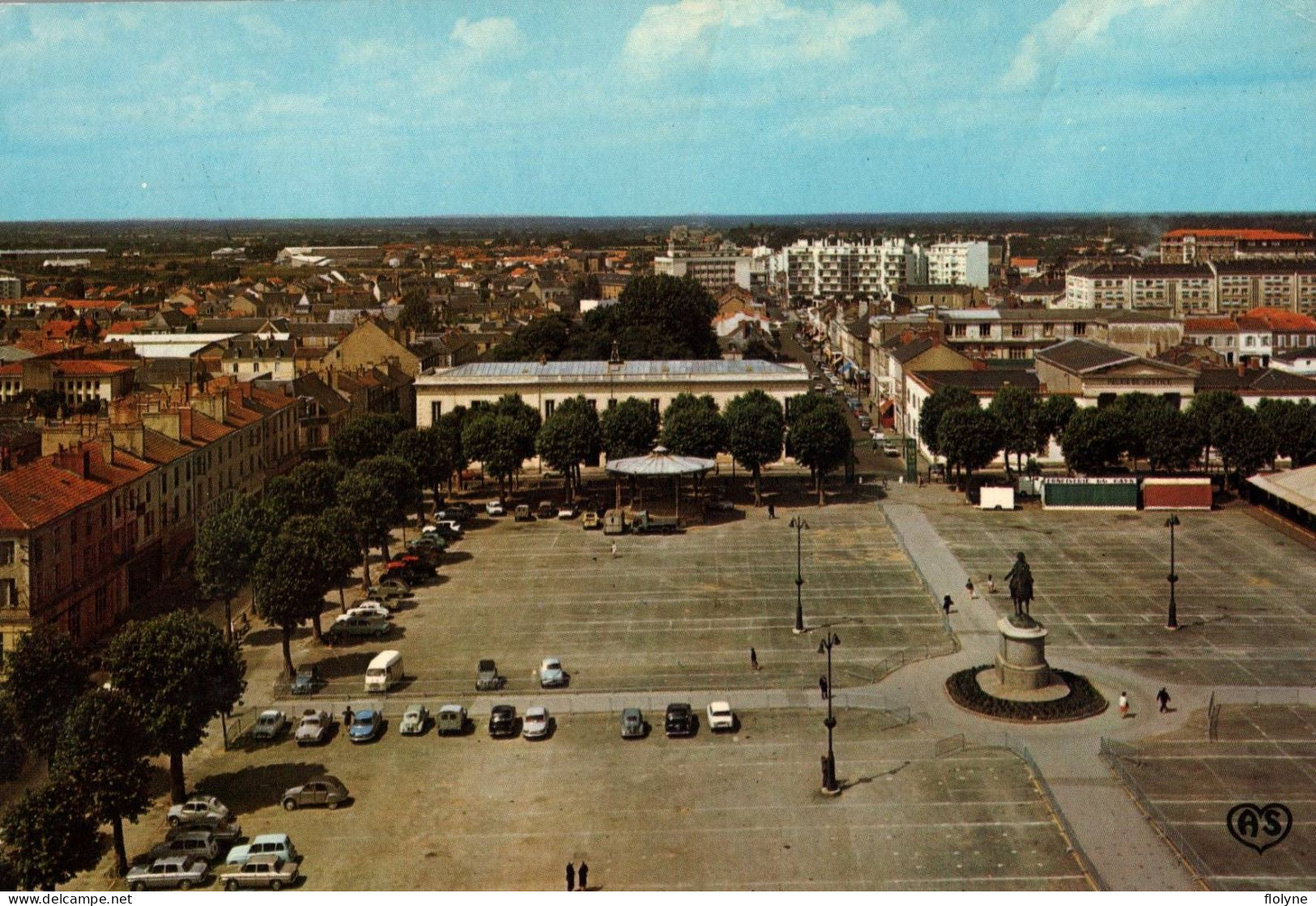 La Roche Sur Yon - Vue Générale Et La Place Napoléon - Le Kiosque à Musique - La Roche Sur Yon