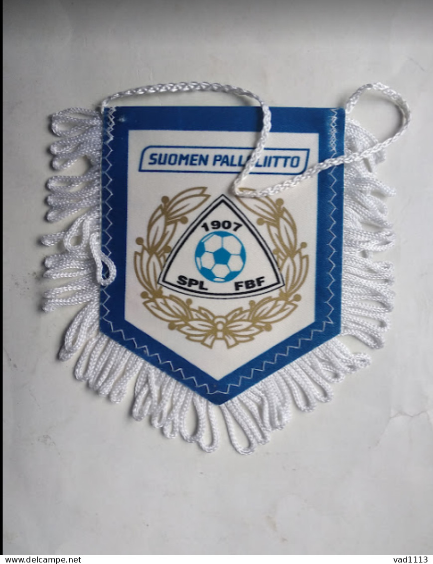 Football - Official Pennant Of The Finnish Football Federation. - Habillement, Souvenirs & Autres