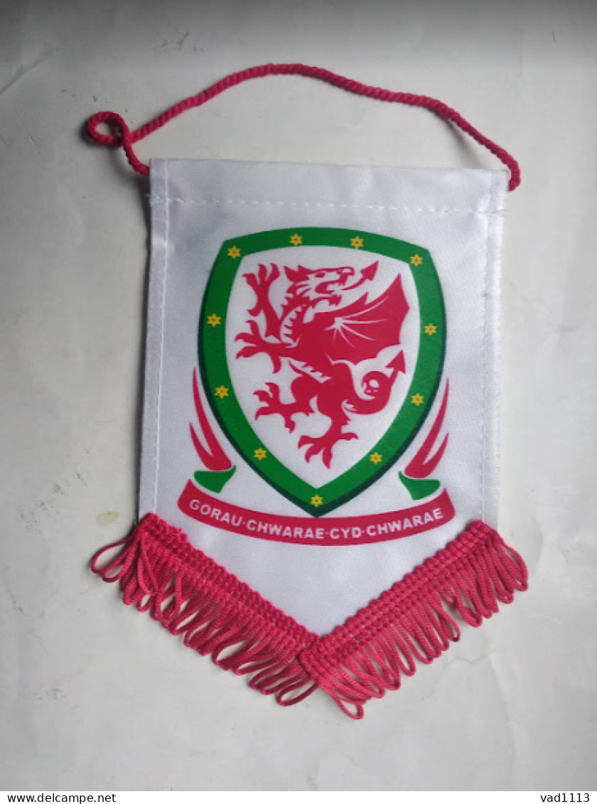 Football - Official Pennant Of The Welsh Football Federation - Bekleidung, Souvenirs Und Sonstige