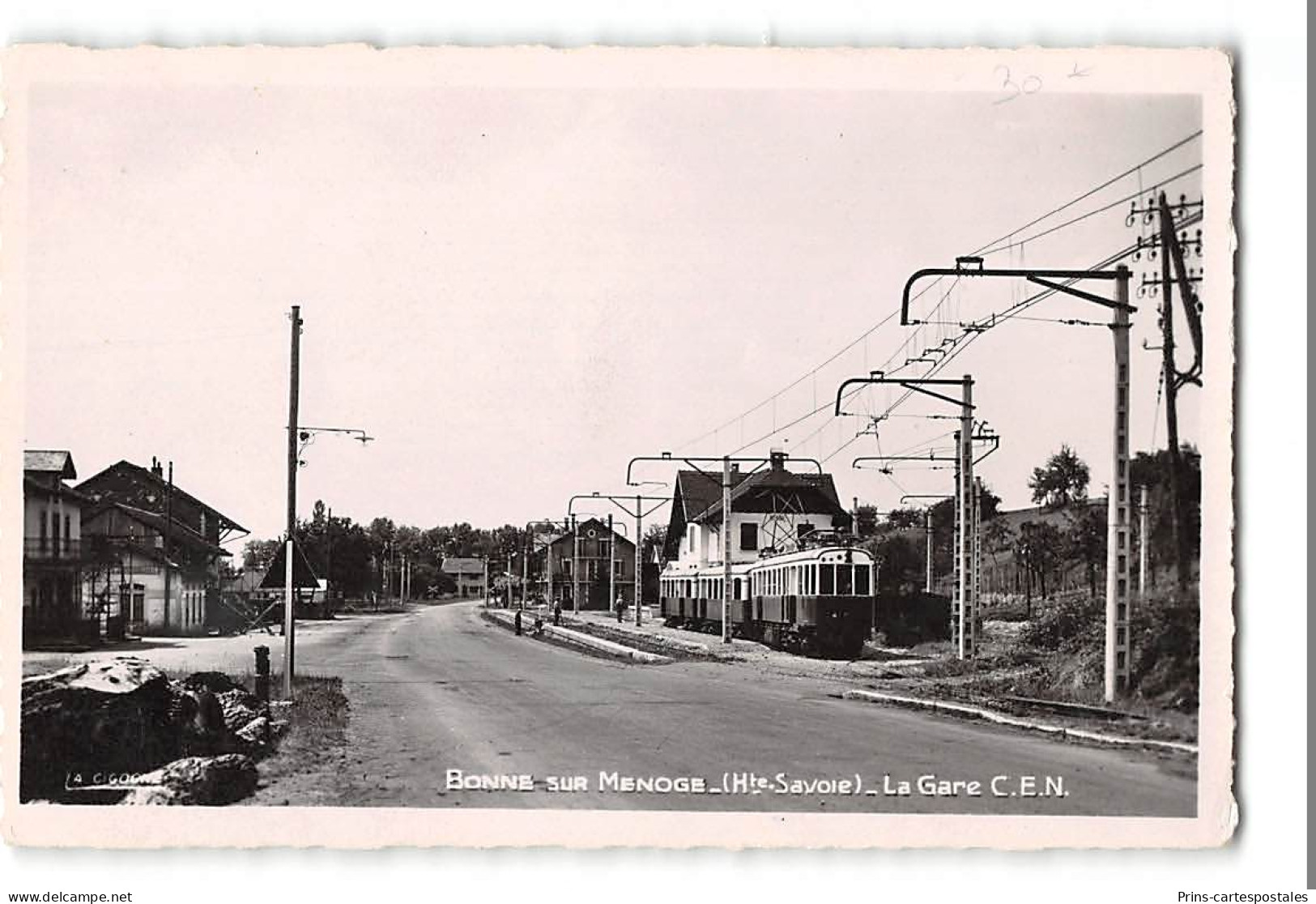 Cpsm Pf 74 Bonne Sur Menoge La Gare Et Le Train Tramway - Bonne