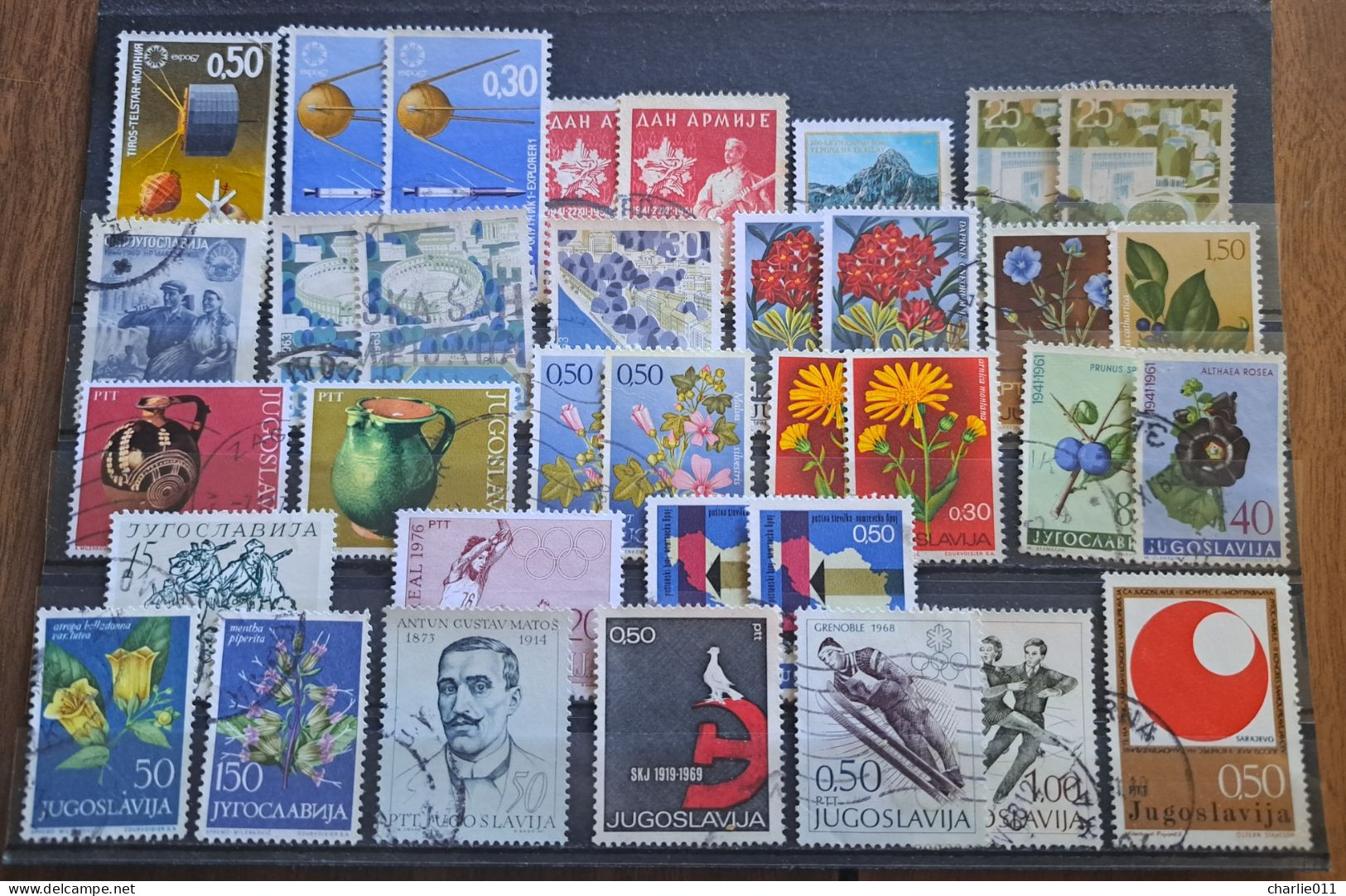 LOT OF STAMPS -OVER 100 STAMPS-YUGOSLAVIA - Verzamelingen & Reeksen