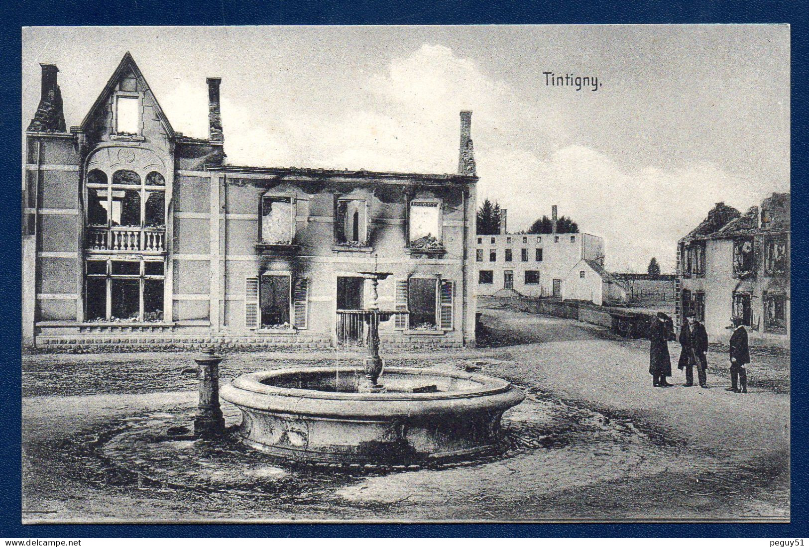 Tintigny Sur Semois. Fontaine Et Passants. Maisons Incendiées Après La Bataille Du 22 Août 1914. - Tintigny