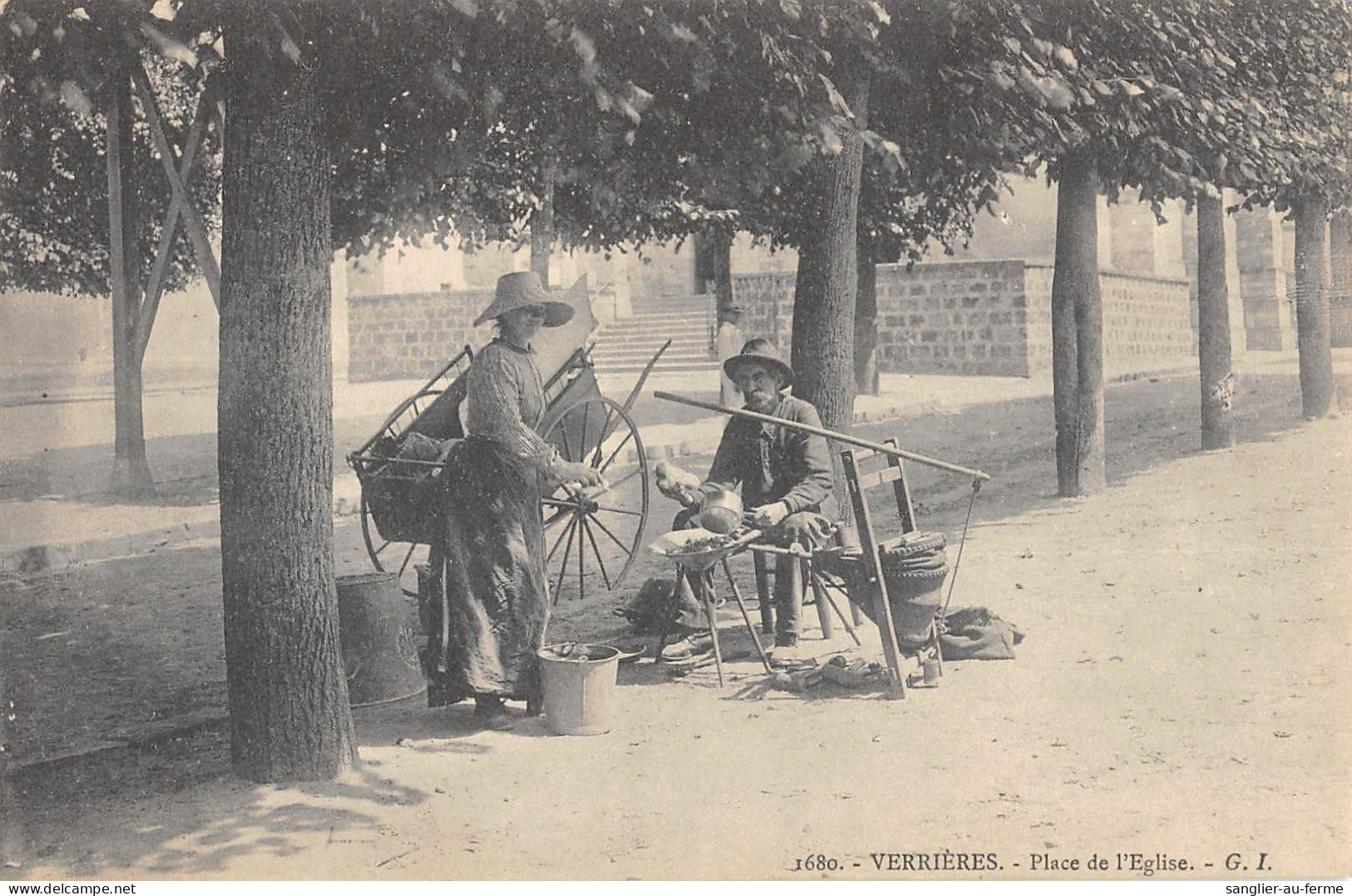 CPA 91 VERRIERES  / PLACE DE L'EGLISE / RETAMEUR AMBULANT / VIEUX METIER DE LA RUE - Verrieres Le Buisson