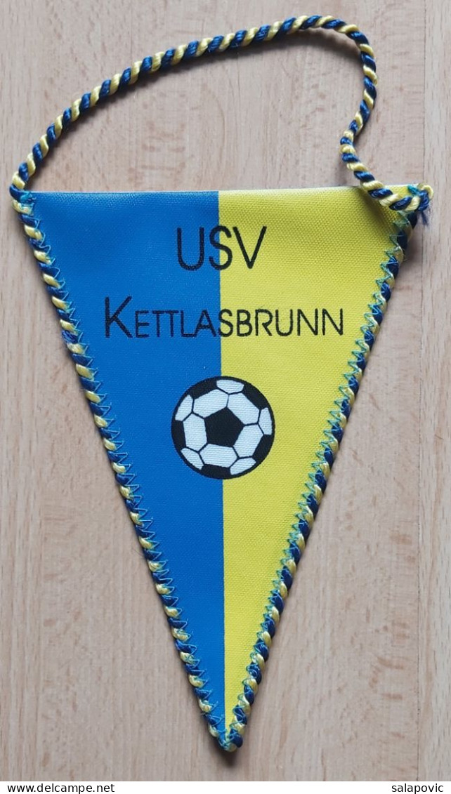 USV Kettlasbrunn Austria Football CLUB Soccer Fussball Calcio Futbol Futebol PENNANT, SPORTS FLAG ZS 4/8 - Habillement, Souvenirs & Autres