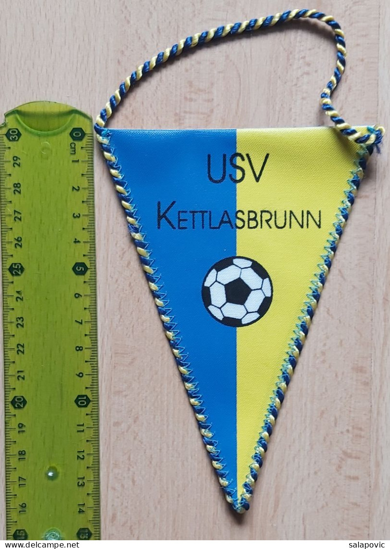 USV Kettlasbrunn Austria Football CLUB Soccer Fussball Calcio Futbol Futebol PENNANT, SPORTS FLAG ZS 4/8 - Habillement, Souvenirs & Autres