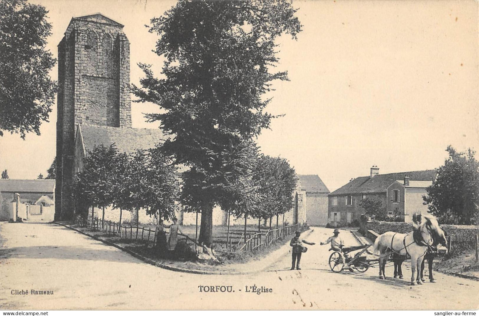 CPA 91 TORFOU / L'EGLISE / ATTELAGE / MACHINE AGRICOLE / Cliché Rare - Autres & Non Classés