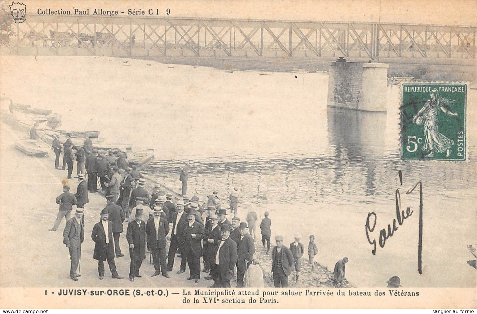 CPA 91 JUVISY SUR ORGE / LA MUNICIPALITE ATTEND POUR SALUER L'ARRIVEE DU BATEAU DES VETERANS SECTION DE PARIS - Juvisy-sur-Orge