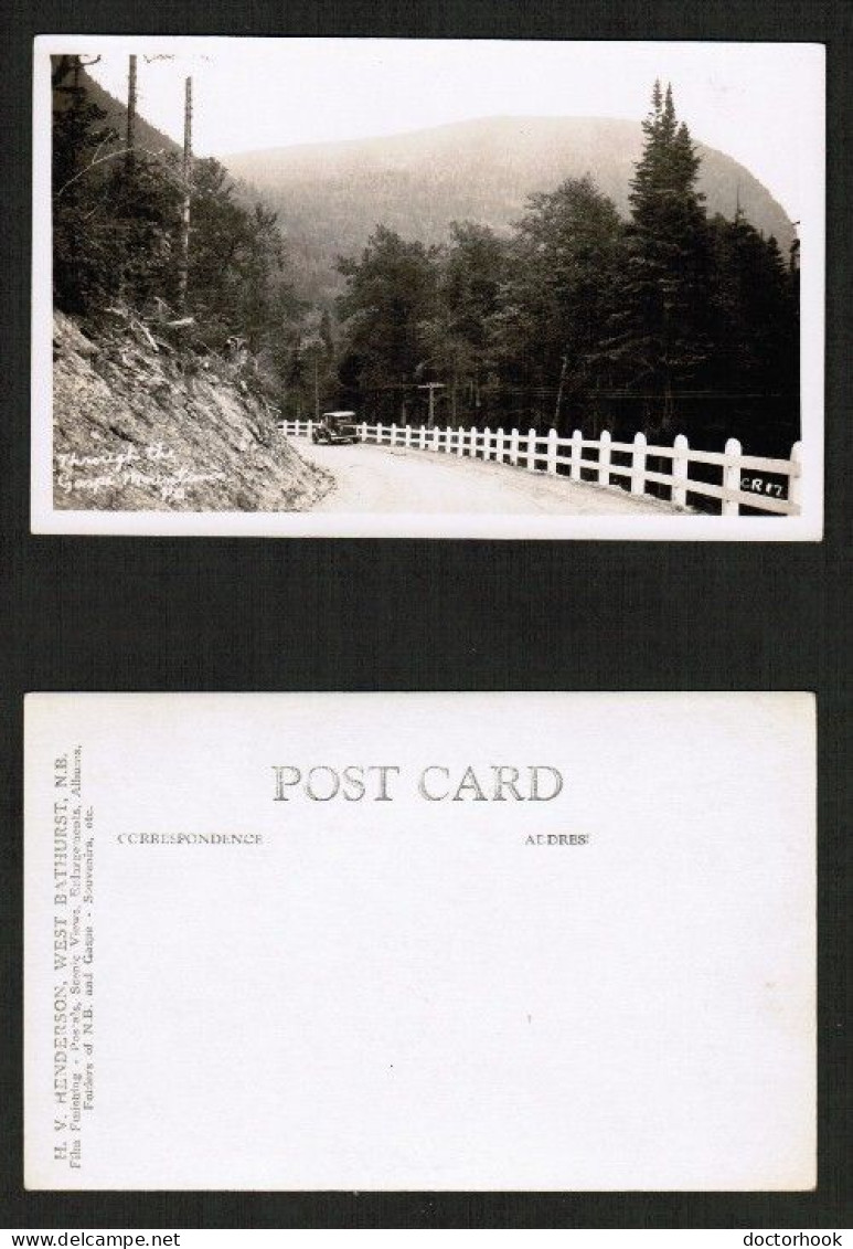 CANADA  REAL PHOTO---VINTAGE UNUSED POSTCARD Of CAR On HIGHWAY In The GASPE HILLS (PC-182) - Gaspé