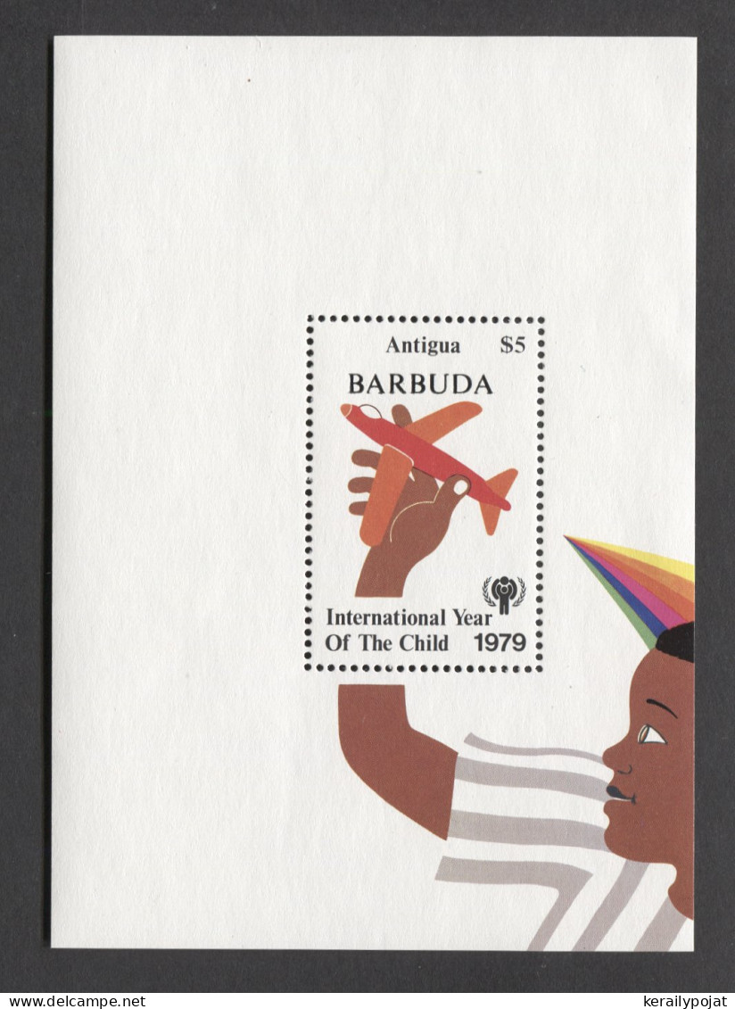 Barbuda - 1979 Year Of The Child (I) Block MNH__(TH-21744) - Barbuda (...-1981)