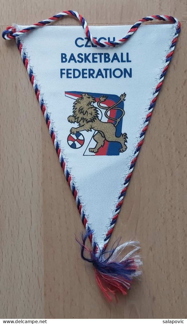 CZECH REPUBLIC BASKETBALL FEDERATION PENNANT, SPORTS FLAG ZS 4/12 - Uniformes, Recordatorios & Misc