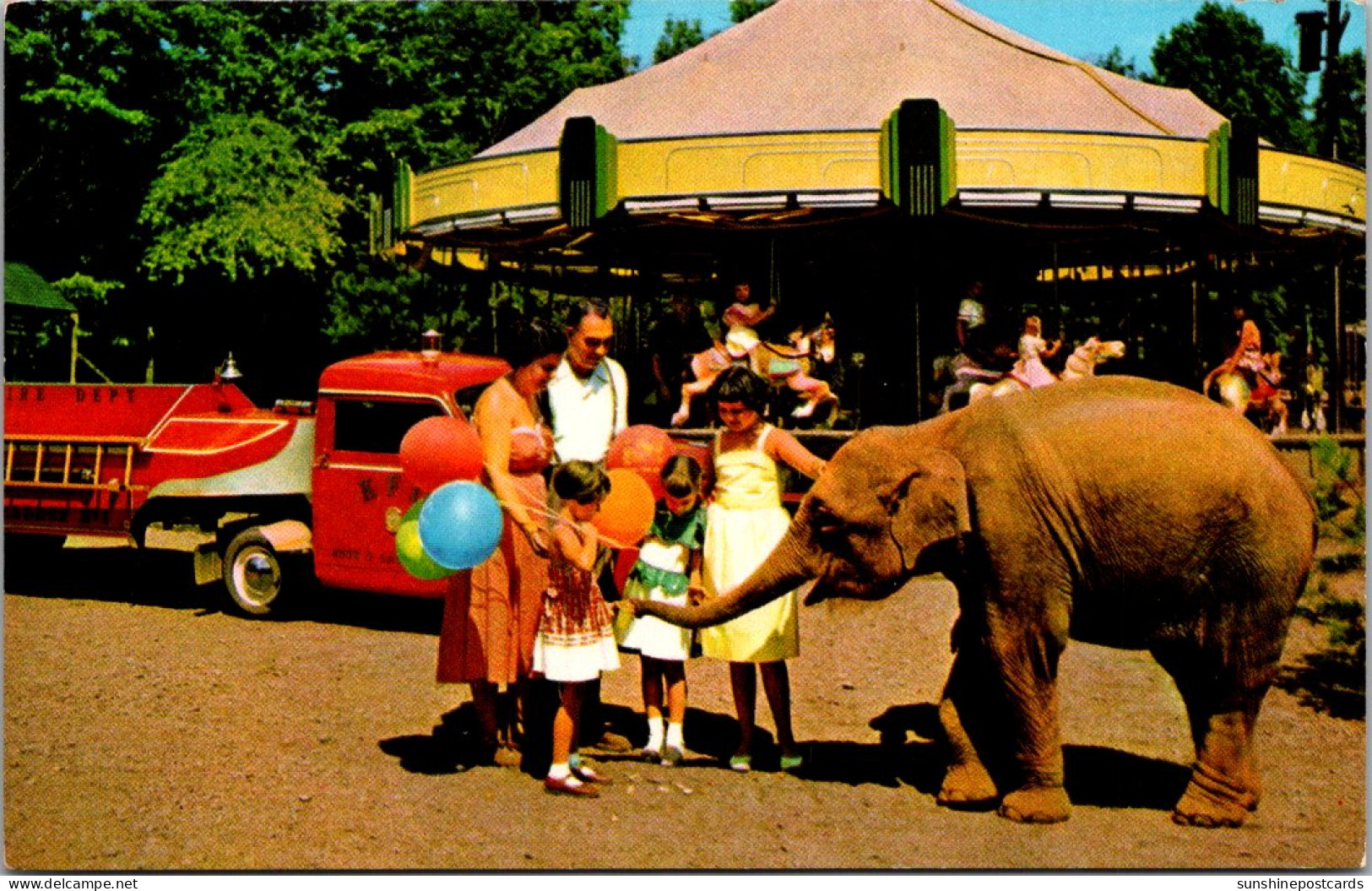 New York Catskills The Catskill Game Farm Children Feeding Baby Elephant - Catskills