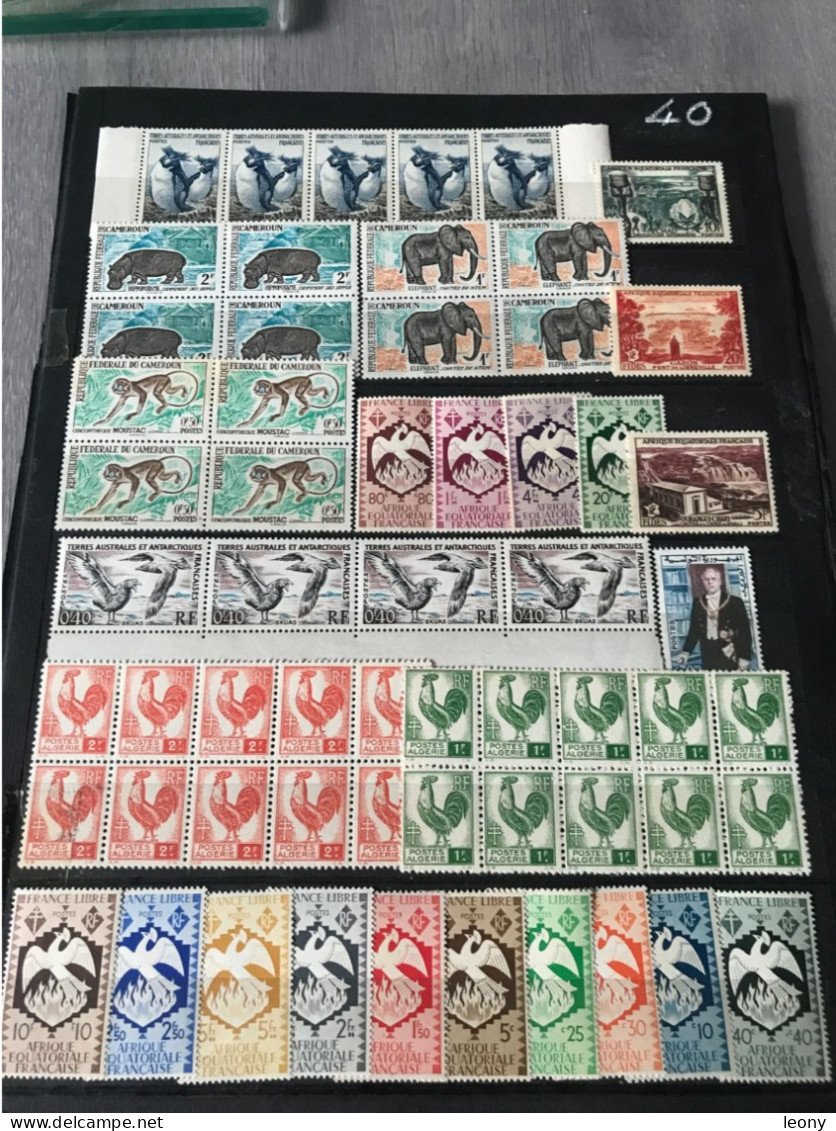 LOT  De  1000   TIMBRES De   DIVERS PAYS   ... Sur Les PLAQUETTES Et Les FEUILLETS   Les TIMBRES Sont NEUFS** - Lots & Kiloware (mixtures) - Min. 1000 Stamps