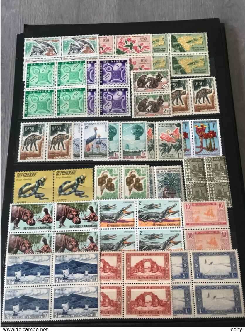 LOT  De  1000   TIMBRES De   DIVERS PAYS   ... Sur Les PLAQUETTES Et Les FEUILLETS   Les TIMBRES Sont NEUFS** - Vrac (min 1000 Timbres)