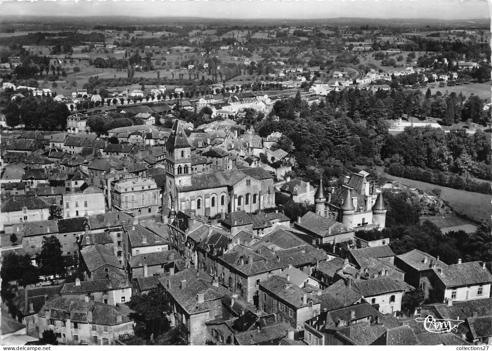 24-THIVIERS- VUE AERIENNE LE QUARTIER DE L'EGLISE - Thiviers