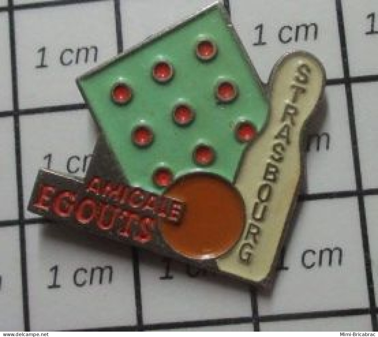 1516b Pin's Pins / Beau Et Rare / THEME : SPORTS /  CLUB DE QUILLES ? AMICALE EGOUTS STRASBOURG - Bowling