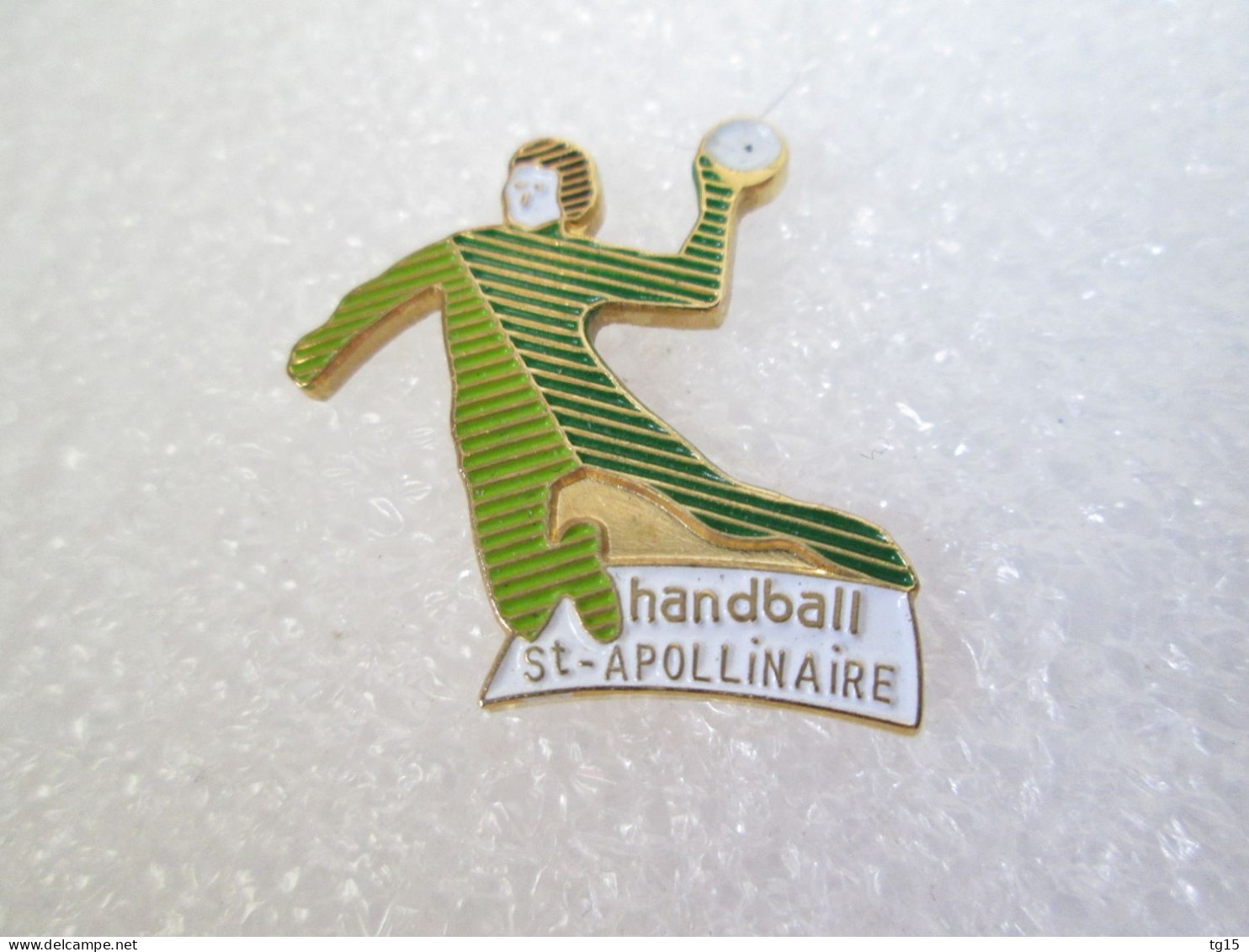 PIN'S    SPORT  HANDBALL  SAINT  APOLLINAIRE - Handball