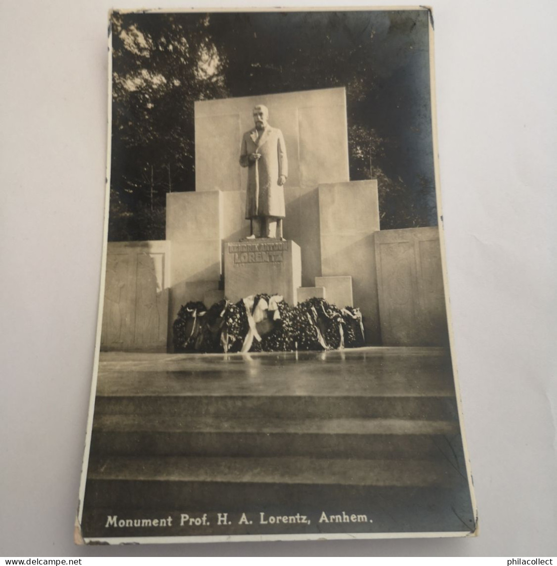 Arnhem // Monument Prof H. A. Lorentz 19??randrb - Arnhem
