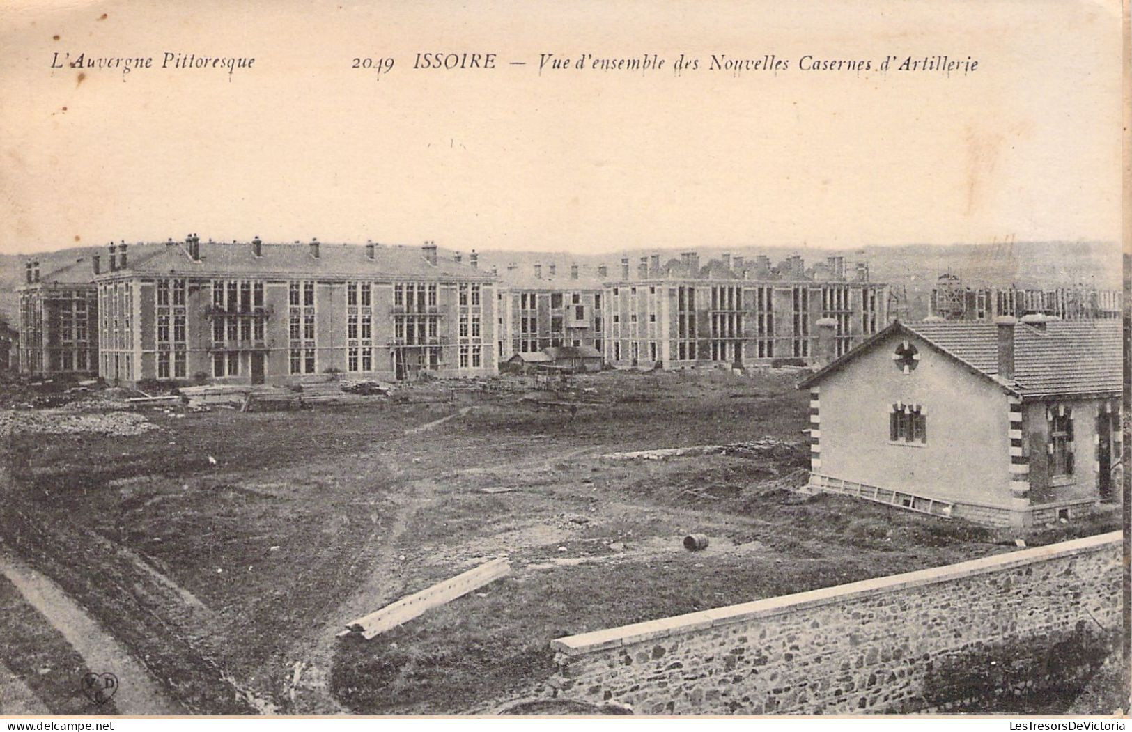 CASERNES - ISSOIRE - Vue D'ensemble Des Nouvelles Casernes D'Artillerie - Carte Postale Ancienne - Casernes