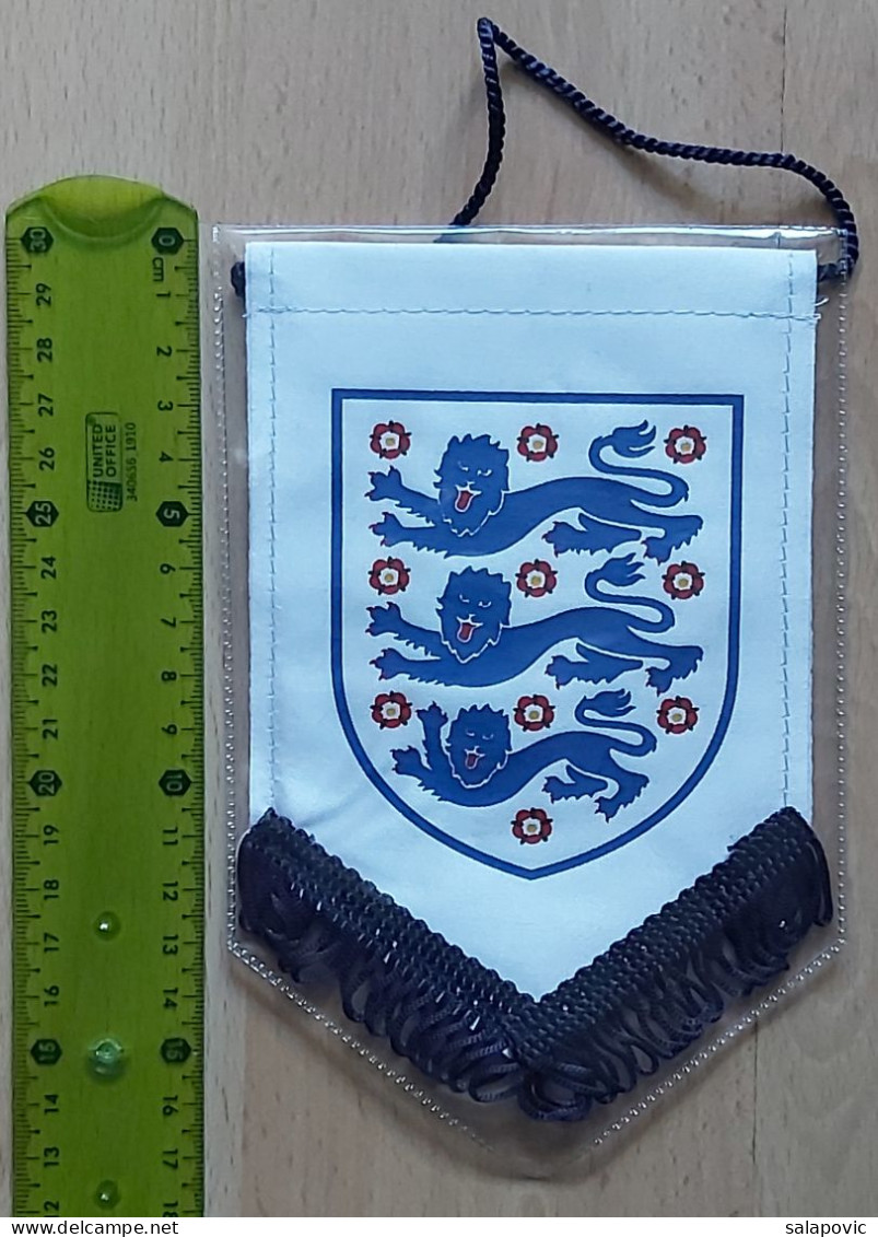 England Football Federation Association Union  PENNANT, SPORTS FLAG ZS 4/17 - Bekleidung, Souvenirs Und Sonstige