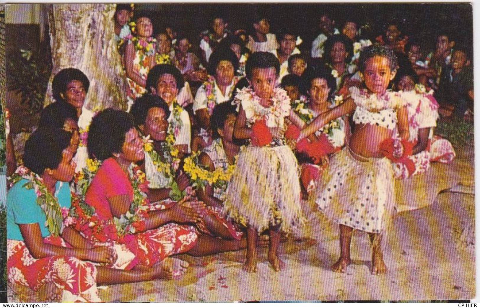 FIDJI - Fiji FIJIAN BURE - YOUNG DANCERS - PETITS  ENFANTS DANCEURS - Fidji